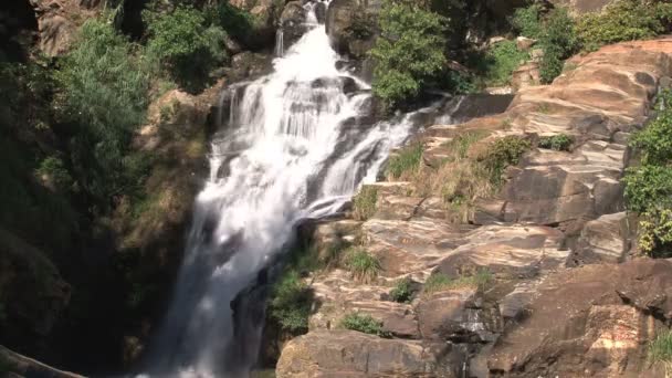 Rávana vodopád na Srí Lance — Stock video