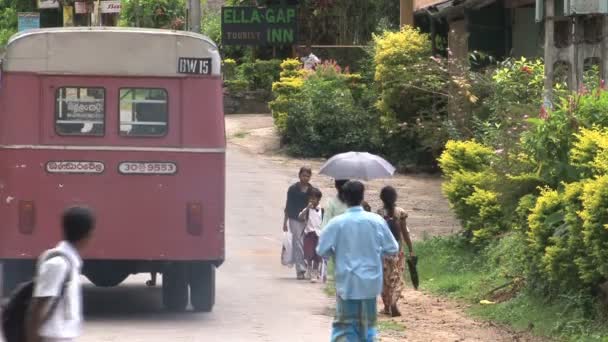 Vistas a la calle en Ella, Sri Lanka — Vídeos de Stock