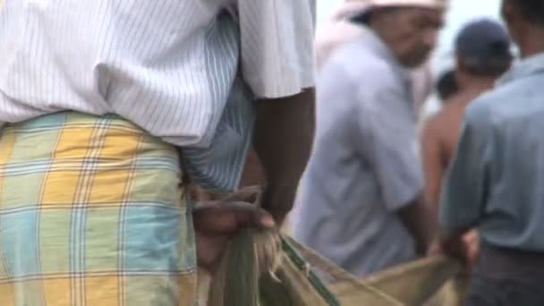 Water uitzicht op haven in Mirissa — Stockvideo