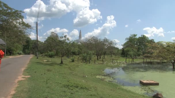 Monnik Buurt Van Temple Sri Lanka — Stockvideo