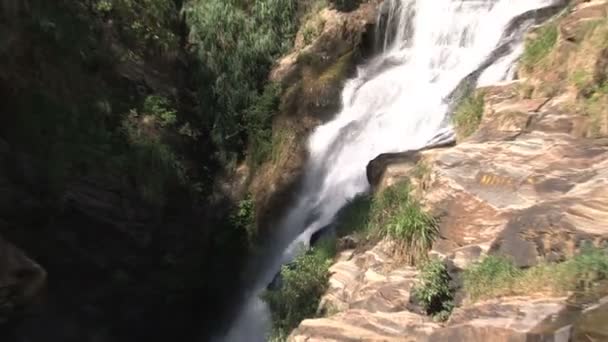 Rawana waterval in Sri Lanka — Stockvideo