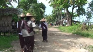  Kadınlar Partisi için para toplamak  