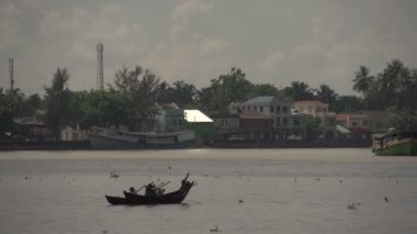 Irrawaddy Nehri'nde tekne