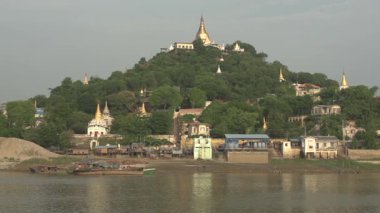 Ayeyarwady river, pagodadan manzara görüntüleyin. 