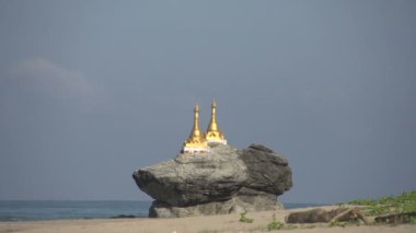 Kyauk Maumghnama pagoda Beach