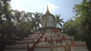 Pathein, eğlenmek Shwe Wetluu Pagoda adlı küçük kasabada çocuklar