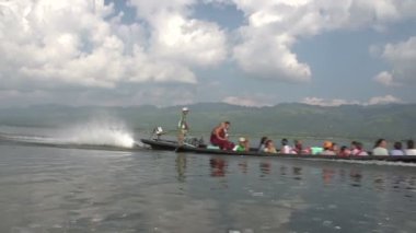 Nyaung Shwe Nehri üzerinde sürme 