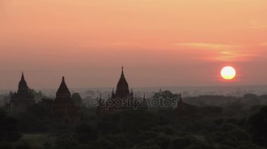 Bagan şaşırtıcı güneş doğarken 