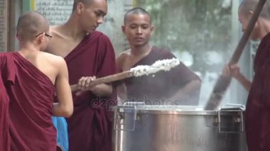 Rahipler Shwemokehtaw Pagoda at