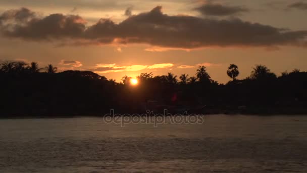 Pathein, pôr do sol no rio Irrawaddy — Vídeo de Stock