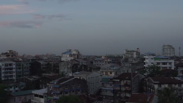 Pôr do sol sobre o horizonte Yangon — Vídeo de Stock