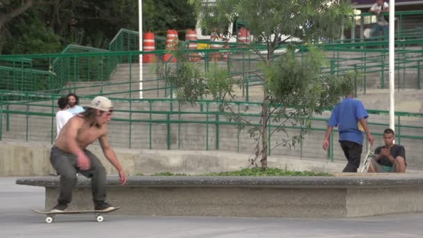 Sao Paulo, patinaje en el parque — Vídeo de stock