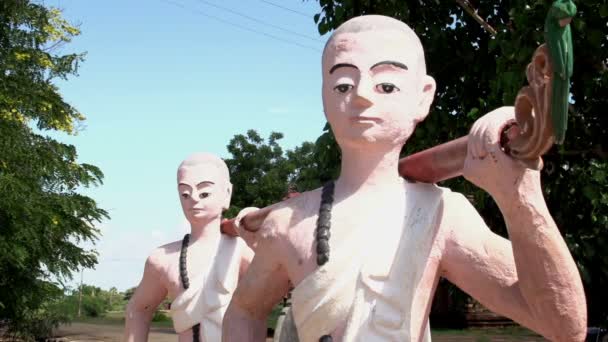 Estátua, portadores com sino — Vídeo de Stock