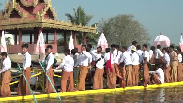 Phaung Daw Oo Pagoda Festival — Stock Video