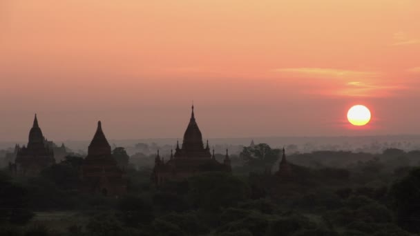 Erstaunlicher sonnenaufgang bei bagan — Stockvideo