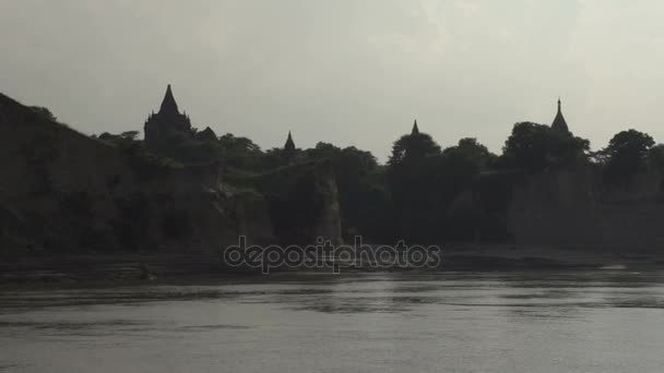 Pagode vista su Bagan dalla nave da crociera — Video Stock