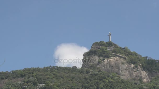 Cristo Redentor en el cielo nublado — Vídeo de stock