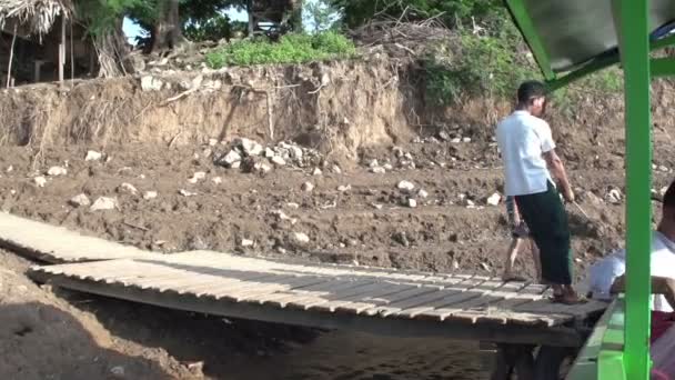 Inwa Ava, le ferry est arrivé — Video