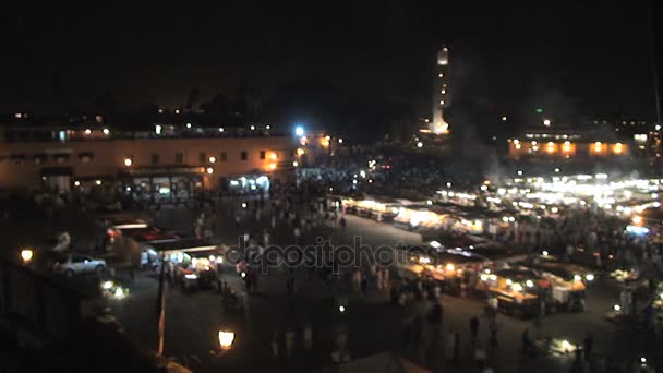 Djemaa el Fna sokaklarında gece — Stok video