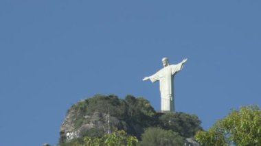 İsa'nın kurtarıcı bulutlu gökyüzü üzerinde