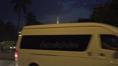 Shwedagon pagoda geceleri  