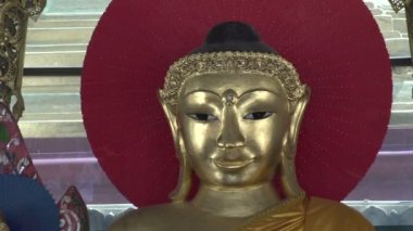 Shwedagon Pagoda, Buda heykeli