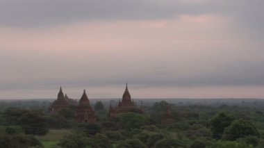 Bagan şaşırtıcı güneş doğarken 