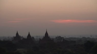 Bagan şaşırtıcı güneş doğarken 