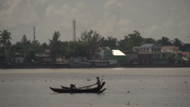 Irrawaddy Nehri'nde tekne