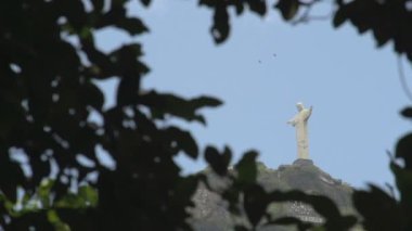 İsa'nın kurtarıcı bulutlu gökyüzü üzerinde