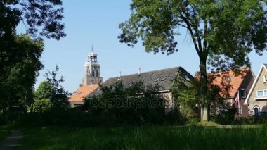 Küçük Bayan kilisede yönetildiği