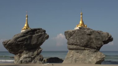 Kyauk Maumghnama pagoda Beach