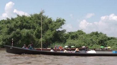 Nyaung Shwe Nehri üzerinde sürme 