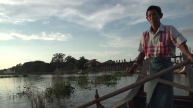 Amarapura, U-bein köprüsünde günbatımı