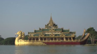 Karaweik Kandawgyi göl
