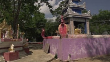 Heykel ve küçük Tapınak