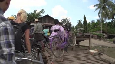  turist feribot bırakarak