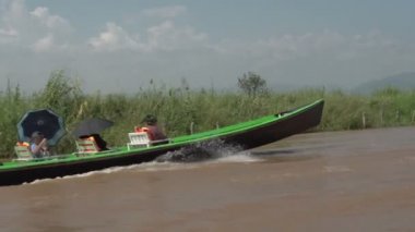 Nyaung Shwe Nehri üzerinde sürme 