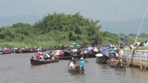 Phaung Daw Oo Pagoda Festival — Stockvideo