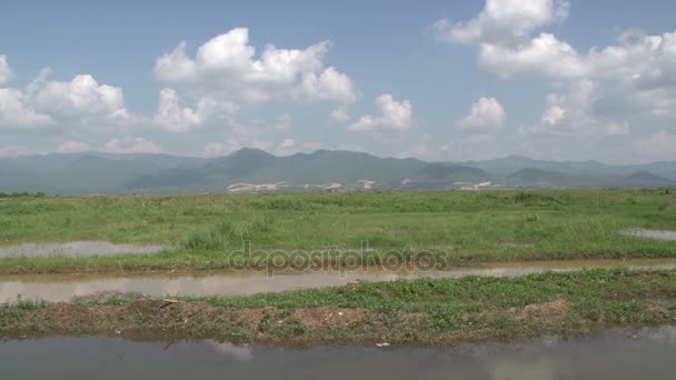 Montar en el río Nyaung Shwe — Vídeo de stock