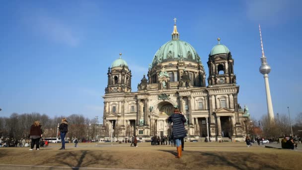 Catedral de Berlín y Torre de Televisión — Vídeo de stock