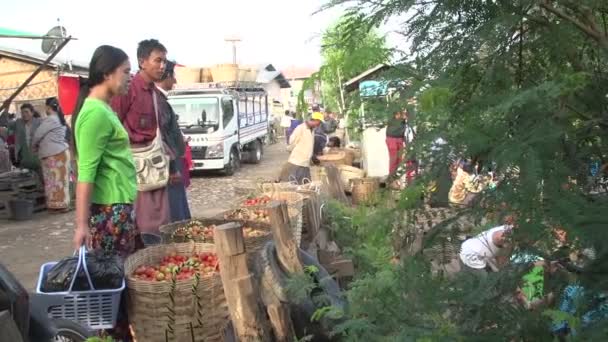 Mercado en Myanmar Nyaung Shwe — Vídeos de Stock
