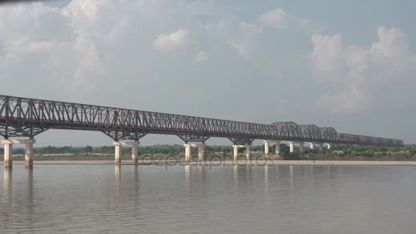 Γέφυρα πάνω από ποτάμι — Αρχείο Βίντεο