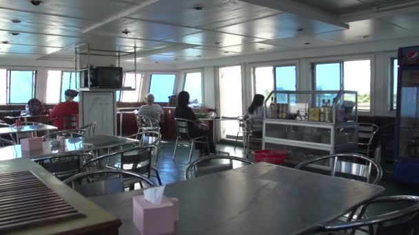 Cruise gemi içinde insanlar — Stok video