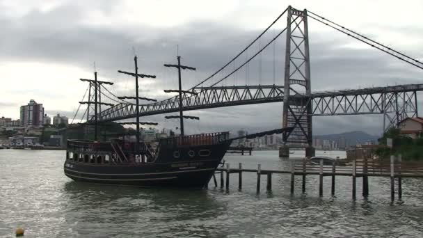 Beelden Van Florianopolis Hercilio Luz Brug Skyline — Stockvideo