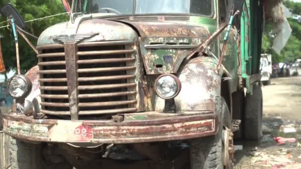 Mandalay Straßenszene Altes Auto — Stockvideo