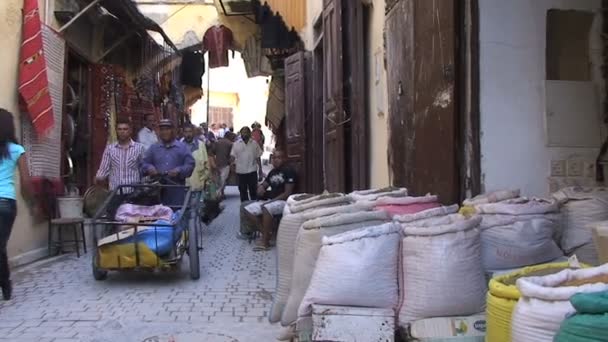 Медина рынок в Марокко — стоковое видео