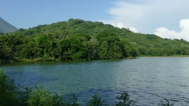 Sopka Concepion a Charco Verde jezero — Stock video