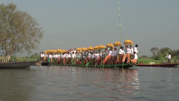 Phaung Daw Oo Pagoda Festival — Stockvideo