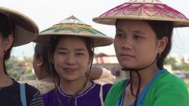 Mujeres con tanaka en las caras — Vídeo de stock